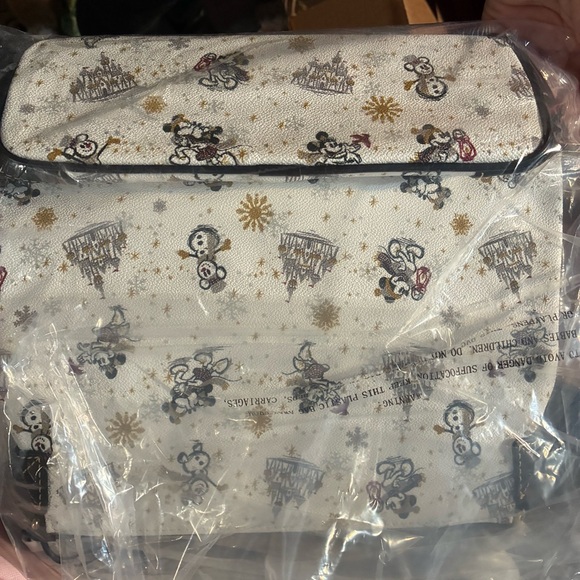 Disney Dooney & Bourke Bag 2020 Mickey & Minnie Christmas Holiday Crossbody NWT - Picture 11 of 11